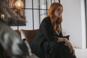 Elegantes High End Personal Brand Fotoshooting bei dem es um die Weiblichkeit geht.
